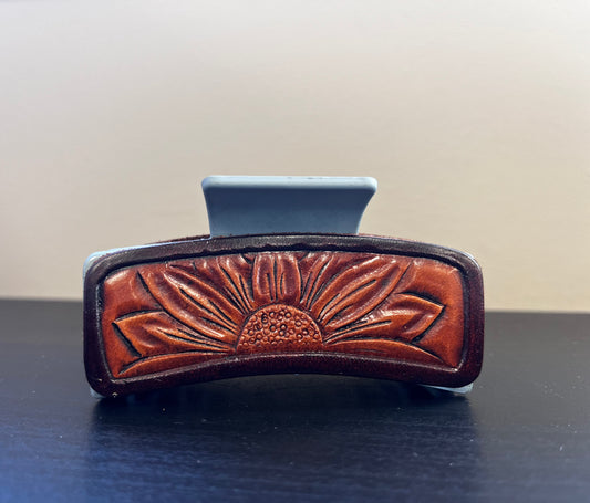 Daisy Tooled Medium Claw Clip